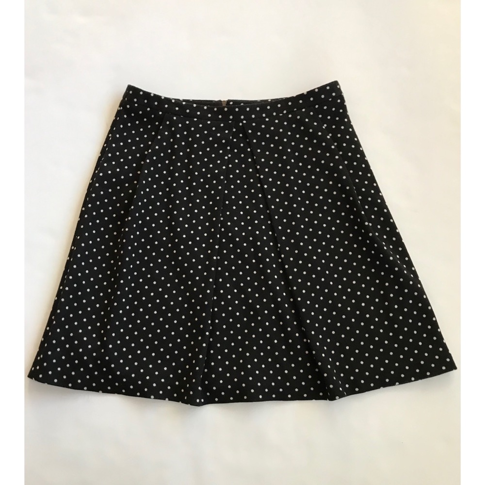 Anne Klein Women’s Pleated Skirt    Size 4